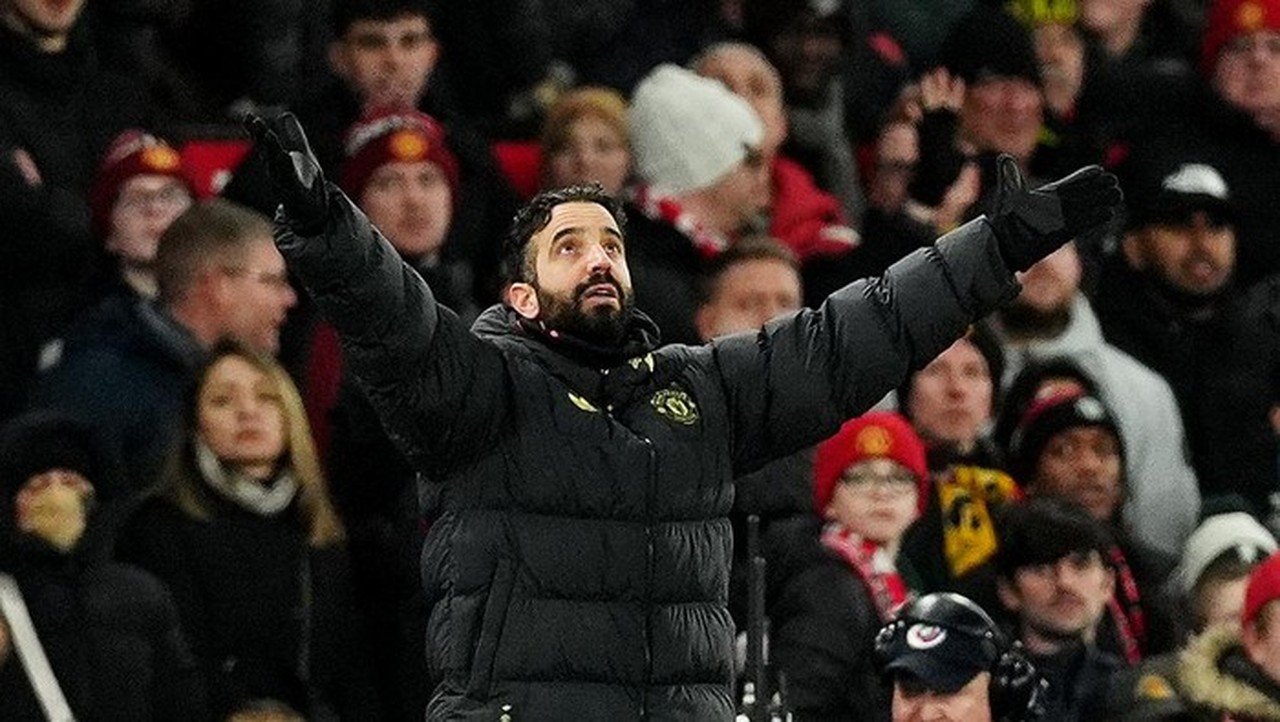 Gary Neville Terkejut Manchester United Pecat Amorim Mendadak, Sebut Cerminan Buruk Pengambilan Keputusan