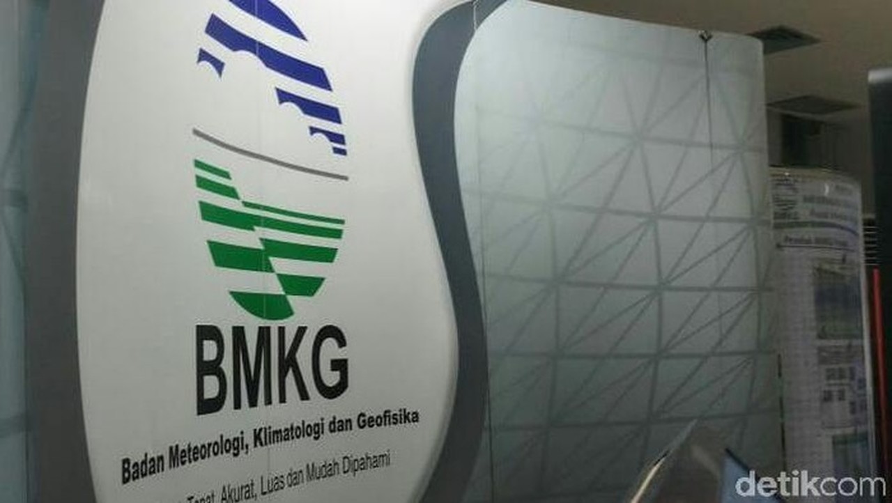BMKG Deteksi Bibit Siklon Tropis 91 S, Waspada Gelombang Tinggi 4 Meter di Natuna BMKG Deteksi Bibit Siklon Tropis 91 S, Waspada Gelombang Tinggi 4 Meter di Natuna
