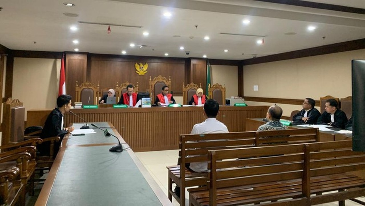 Dua Pejabat BUMN Didakwa Rugikan Negara Rp 46,8 Miliar Akibat Proyek Fiktif Dua Pejabat BUMN Didakwa Rugikan Negara Rp 46,8 Miliar Akibat Proyek Fiktif