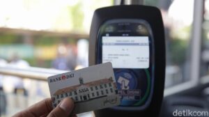 Wanita Viral Tukar Kartu TransJ di Jaktim Ditangkap, Modus Pinjam Kartu Penumpang Lain