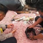 Polisi Selidiki Temuan Karung Cacahan Kertas Mirip Uang di TPS Liar Bekasi