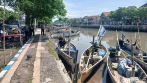 Konflik Nelayan Pasuruan Memanas: 11 Perahu Dibakar, 2 Warga Terluka Bacok