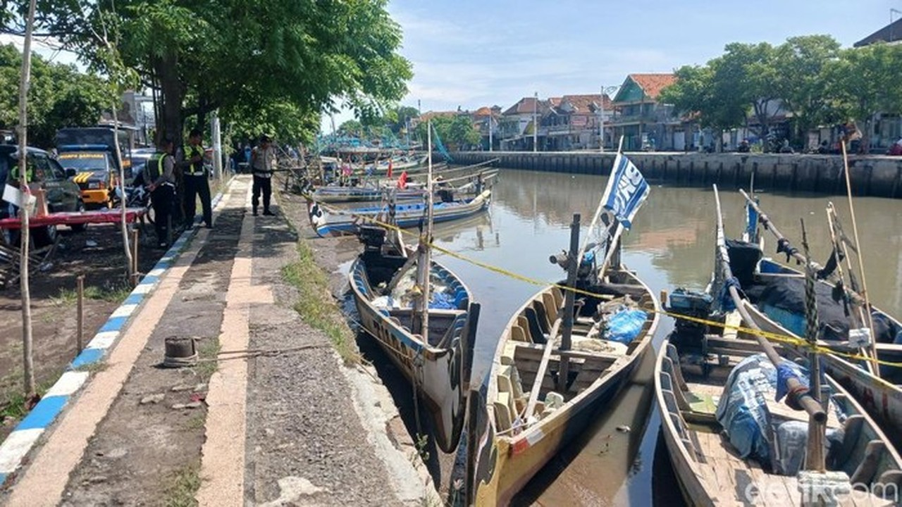 Konflik Nelayan Pasuruan Memanas: 11 Perahu Dibakar, 2 Warga Terluka Bacok