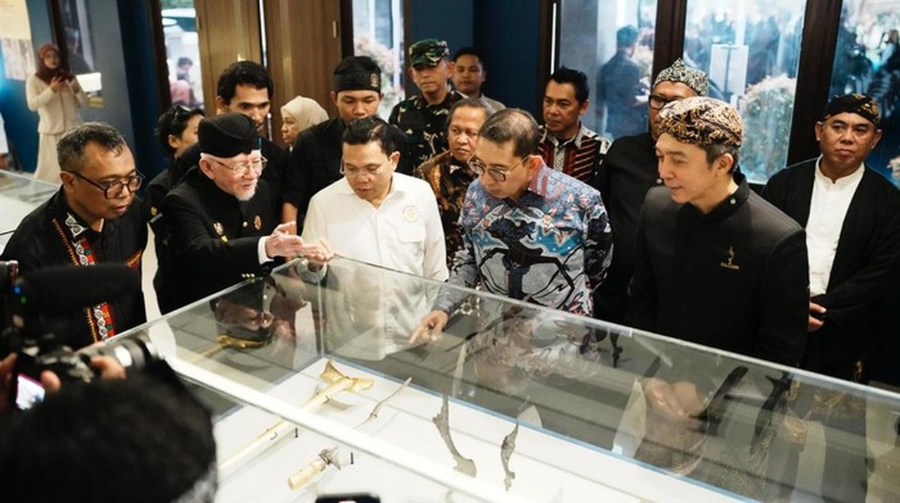 Menbud Fadli Zon Resmikan Pameran Jejak Pajajaran, Dorong Pelestarian Budaya Sunda