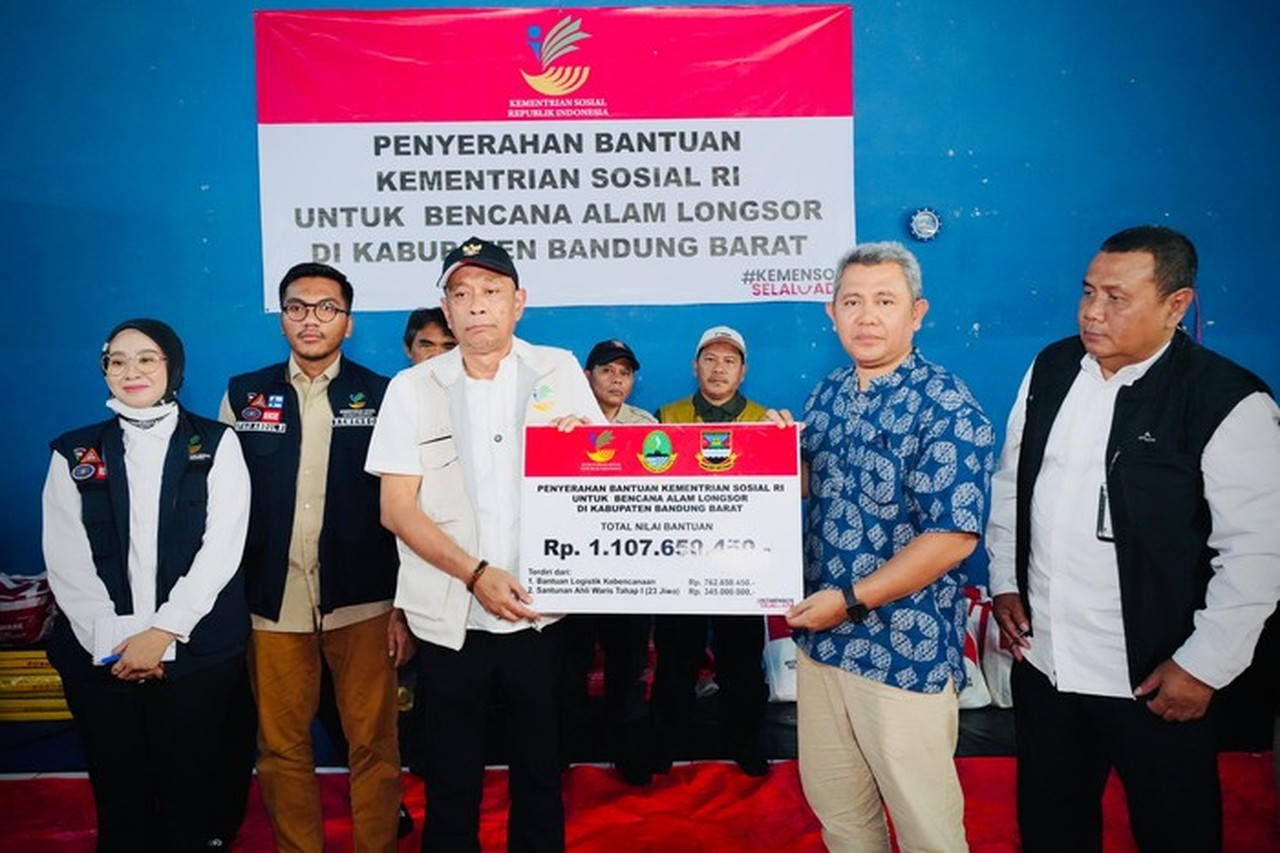 Wamensos Serahkan Santunan Duka Korban Longsor Cisarua, Jamin Kebutuhan Pengungsi Terpenuhi