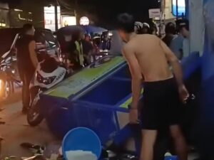 Motor Pelaku Tawuran Seruduk Gerobak Nasi Goreng di Depok, Tiga Orang Diamankan Polisi