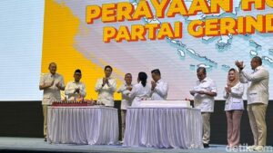 HUT ke-18 Gerindra: Dasco Beri Tumpeng ke Muzani, Titiek Soeharto Sajikan Kue Ulang Tahun