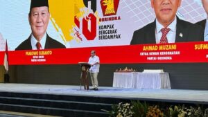 Ahmad Muzani Pimpin Yel-Yel ‘Prabowo Presiden Dua Periode’ di HUT Ke-18 Gerindra