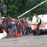 Penjaga Perlintasan KRL di Bogor Terserempet Kereta Saat Atur Kendaraan, Lansia Dilarikan ke RS