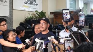 Pandji Pragiwaksono Tawarkan Dialog Terbuka Atas Laporan Konten Stand-Up ‘Mens Rea’