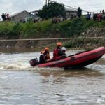 Pria Tercebur ke Kali Bekasi, Tim SAR Gabungan Lakukan Pencarian Intensif