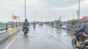 Lubang Menganga di Flyover Ciputat Sebabkan Pengendara Motor Terjatuh, 43 Titik Rusak