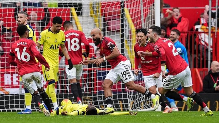 MU Ungguli Tottenham 1-0 di Babak Pertama Setelah Romero Kartu Merah