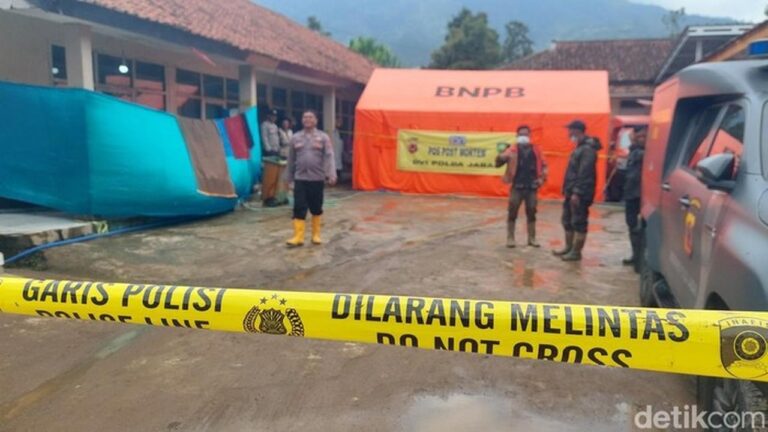 Longsor Cisarua: 74 Korban Ditemukan, 6 Masih Hilang dalam Pencarian Intensif Tim SAR Longsor Cisarua: 74 Korban Ditemukan, 6 Masih Hilang dalam Pencarian Intensif Tim SAR