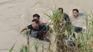 Tiga Warga Kendal Hanyut Saat Arung Jeram Pakai Ban, Dua Selamat, Satu Hilang