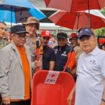 Pramono Anung dan Jusuf Kalla Bersama Warga Kerja Bakti ‘Jaga Jakarta Bersih’ di Cipinang Jaktim