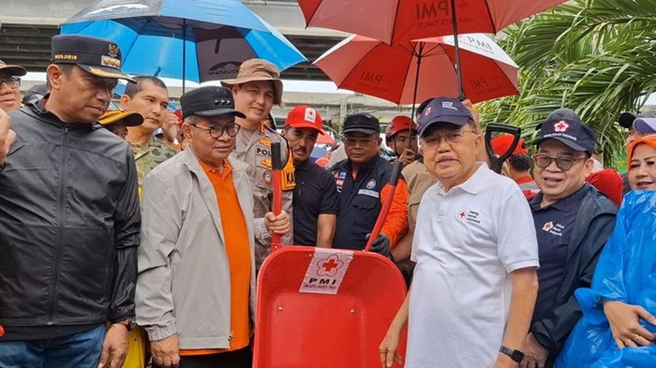 Pramono Anung dan Jusuf Kalla Bersama Warga Kerja Bakti ‘Jaga Jakarta Bersih’ di Cipinang Jaktim