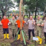 Kapolda Metro dan Pangdam Jaya Pimpin Aksi Bersih-bersih Waduk Cincin Bersama Ribuan Warga