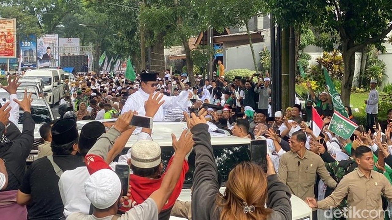 Prabowo Hadiri 1 Abad NU di Malang, Teriakan ‘Prabowo NU’ Menggema di Stadion Gajayana