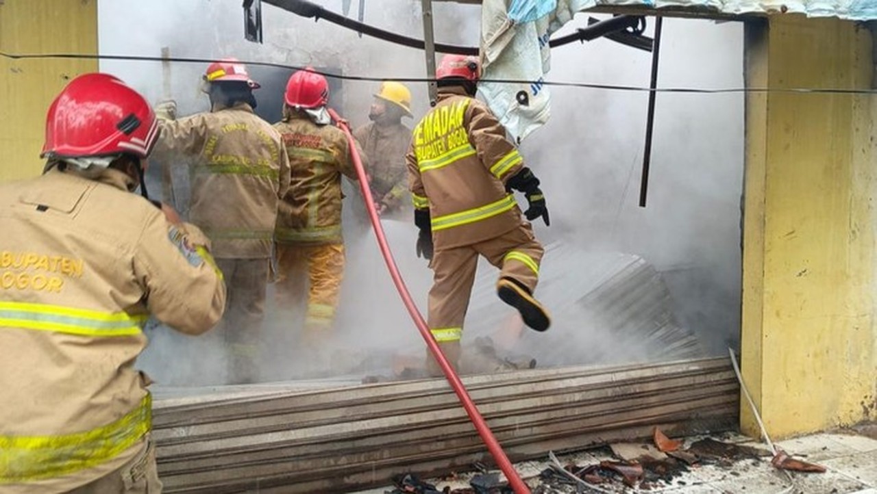 Tabung Gas Bocor Picu Kebakaran di Tempat Laundry Parung Bogor, Api Padam dalam 1 Jam