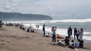 Pria Larang Wisatawan Foto di Parangtritis, Pemkab Bantul Tegaskan Boleh Ambil Gambar