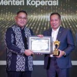 Menteri Koperasi Ferry Juliantono Diganjar Golden Leader Award di Hari Pers Nasional 2026