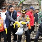 Polisi, TNI, dan Pemkot Jakbar Bersih-bersih Kali Mookervart Antisipasi Banjir