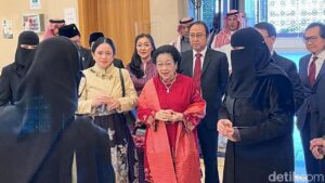 Megawati Bertemu Mahasiswi WNI di Riyadh, Didampingi Prananda dan Puan