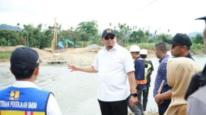 Andre Rosiade Tinjau Pembangunan Jembatan Duku-Subarang, Wujud Amanah Prabowo untuk Pesisir Selatan