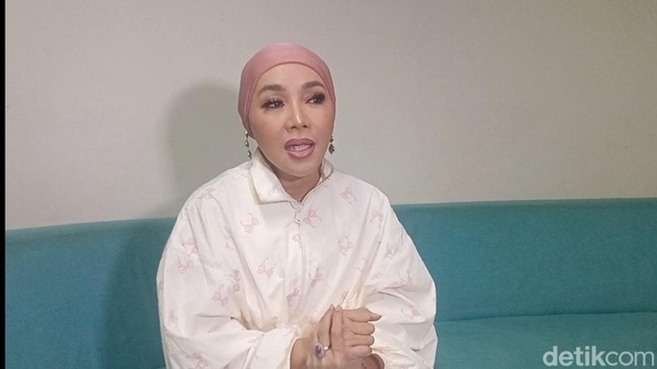 Dewi Gita Ungkap Alasan Beli Mikrofon Ratusan Juta: Demi Kesehatan dan Kenyamanan Bernyanyi Dewi Gita Ungkap Alasan Beli Mikrofon Ratusan Juta: Demi Kesehatan dan Kenyamanan Bernyanyi