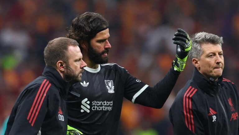 Alisson Becker Akui Kesalahan Fatal dalam Kekalahan Liverpool dari Manchester City