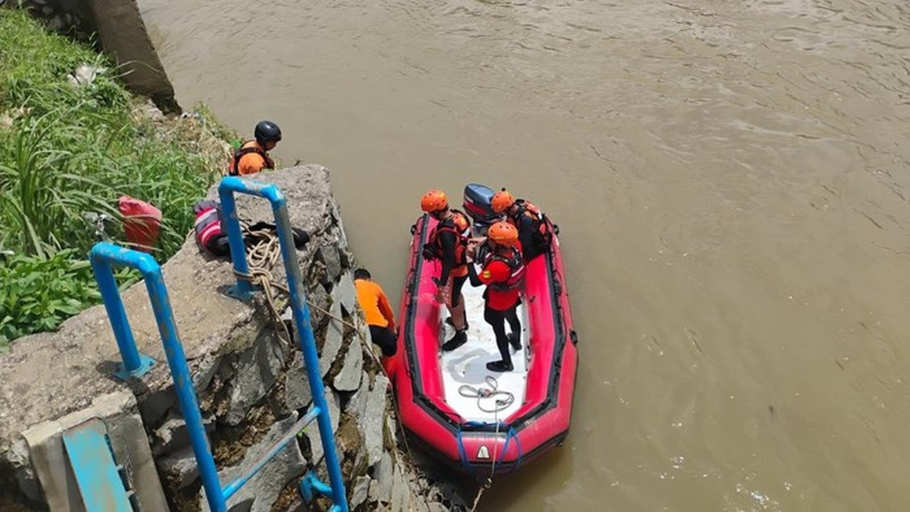 Pekerja Renovasi Jembatan Bogor Jatuh ke Sungai Cisadane, Tim SAR Lanjutkan Pencarian