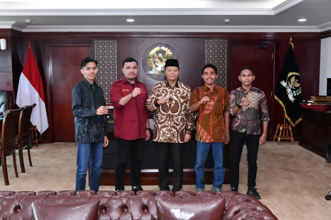 HNW Dorong Mahasiswa Aktif Berorganisasi Siapkan Generasi Emas 2045 HNW Dorong Mahasiswa Aktif Berorganisasi Siapkan Generasi Emas 2045