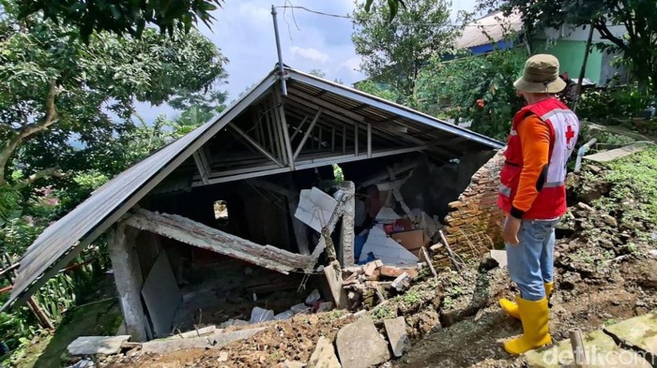 Tanah Gerak di Tegal: 464 Rumah Rusak, 2.460 Warga Mengungsi Akibat Pergerakan Tanah