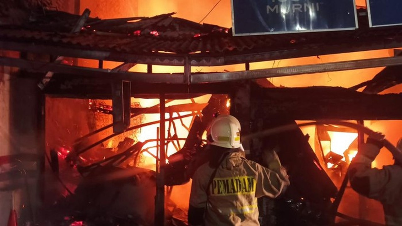 Kebakaran Hebat Landa Bangka Jaksel, 16 Rumah Ludes Dilalap Api, Kerugian Rp 2,9 Miliar