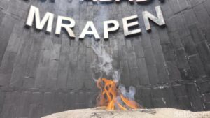 Api Abadi Mrapen Grobogan Kembali Menyala Setelah Sebulan Lebih Padam Akibat Pembersihan Sumur Gas