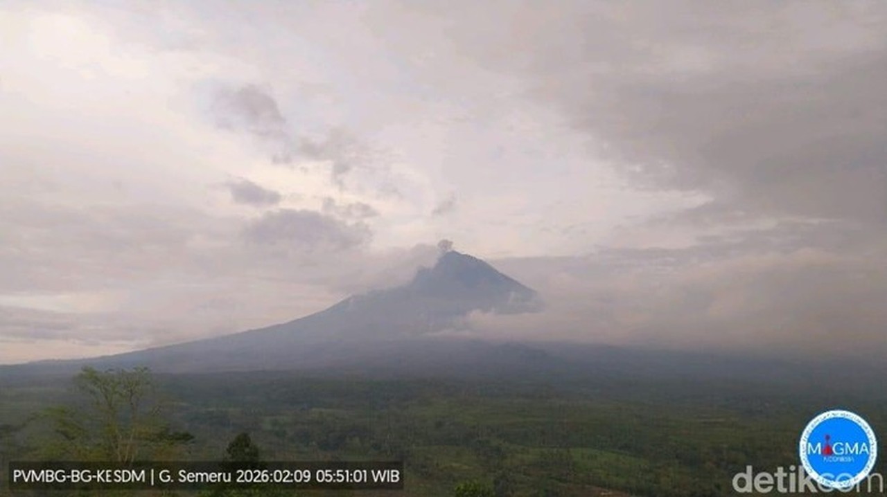 Gunung Semeru Erupsi Tiga Kali dalam Dua Jam, Status Siaga Dipertahankan