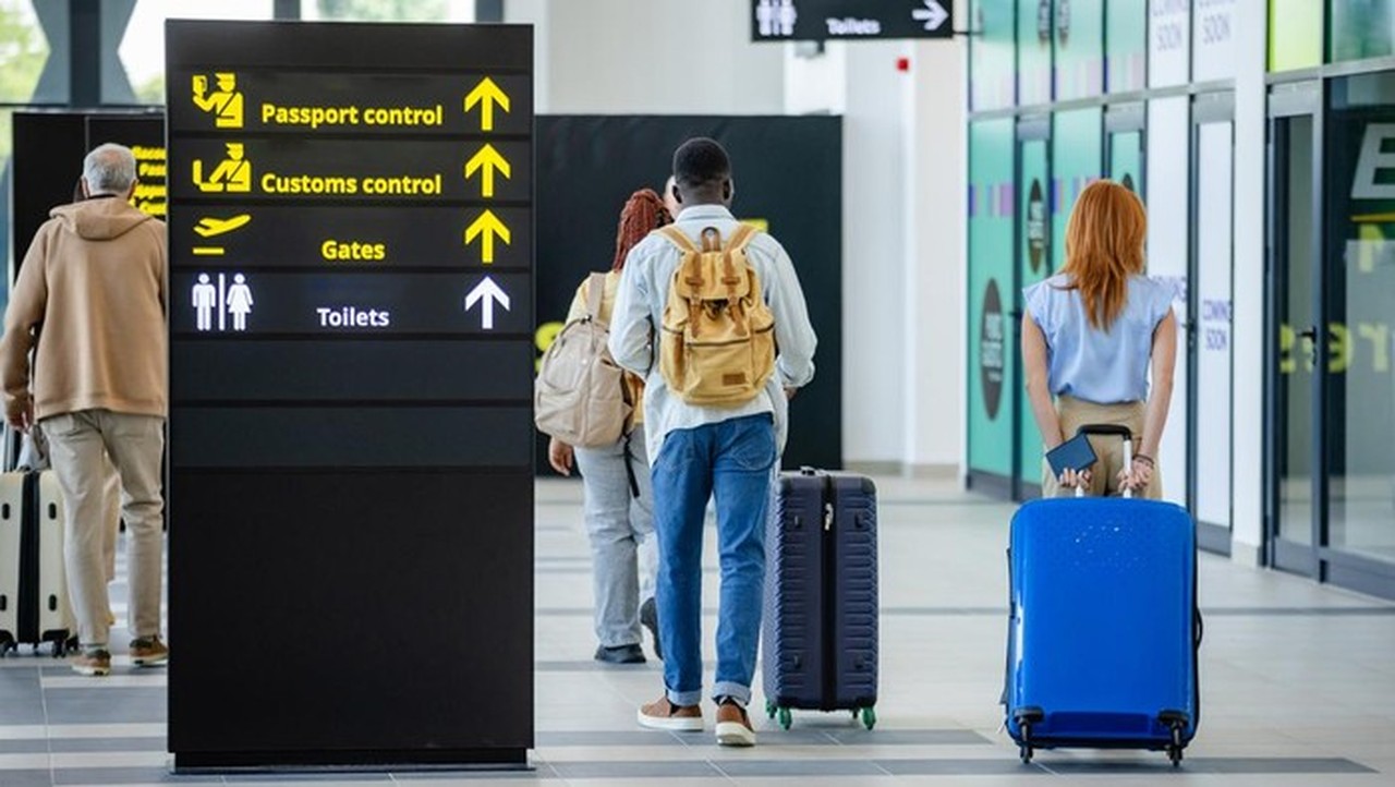 WN Pakistan Diamankan di Bandara Soetta, Diduga Terlibat Love Scamming Namun Belum Ada Laporan