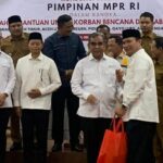 Pimpinan MPR Serahkan 30 Ribu Paket Sembako dan Ibadah untuk Korban Bencana Aceh