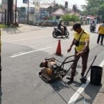Polisi dan Instansi Terkait Perbaiki Ribuan Titik Jalan Rusak di Jakarta Tekan Angka Kecelakaan