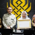 Menbud Fadli Zon Beri Penghargaan Zona Integritas ke Tiga Satuan Kerja Kementerian Kebudayaan
