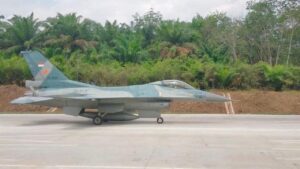 Pesawat Tempur F-16 dan Super Tucano Sukses Uji Coba Mendarat di Tol Trans Sumatera