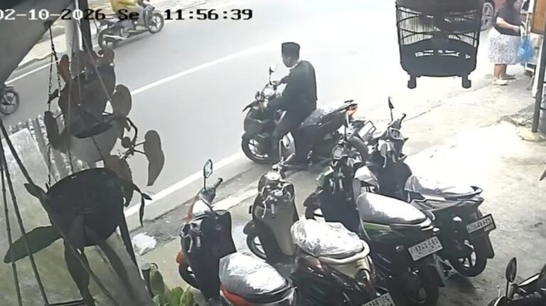 Modus Pasutri Palsu, Dua Pencuri Gasak Motor dari Showroom di Bogor