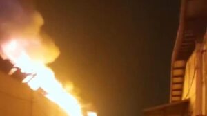 Pabrik Cat di Cikupa Tangerang Dilalap Api, Asap Hitam Membubung Tinggi