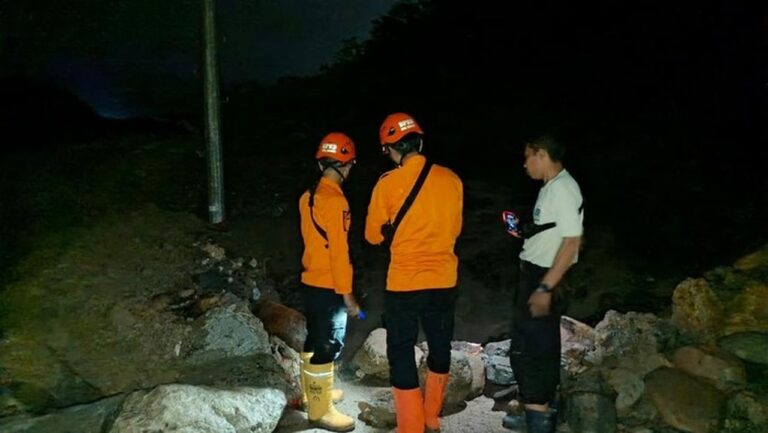 Banjir Bandang Bogor: 68 Rumah Terendam, Akses Jalan Tertutup Lumpur dan Batu