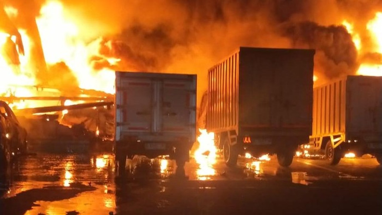 Api Pabrik Cat di Cikupa Tangerang Akhirnya Padam Setelah 9 Jam Dijinakkan Petugas
