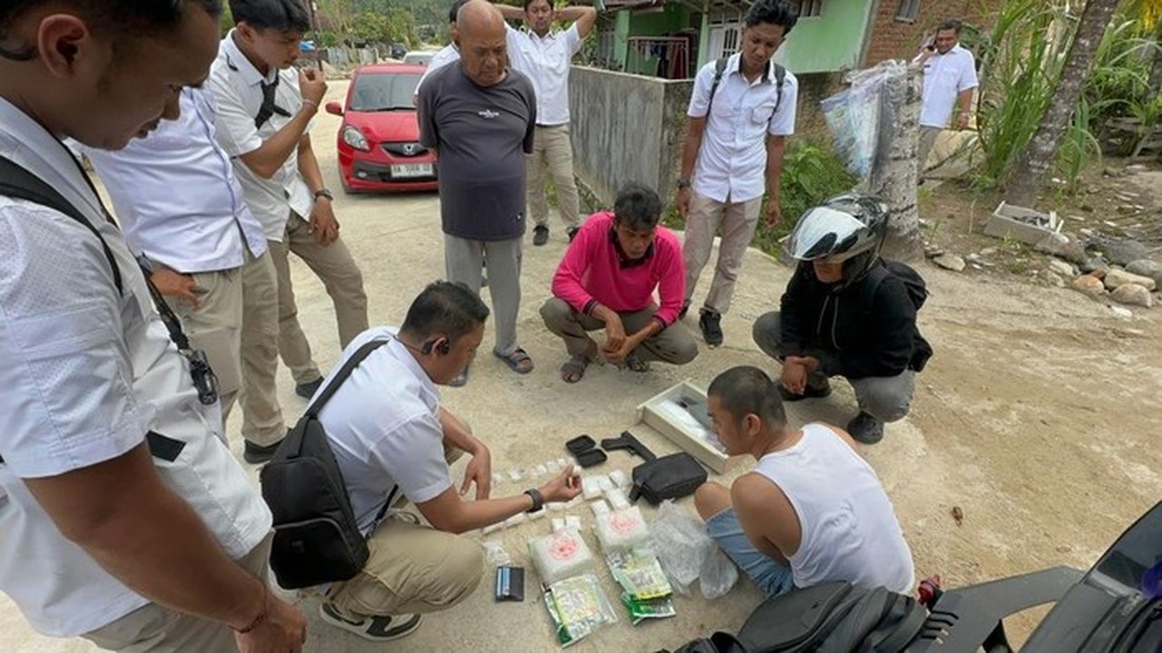 BNNP Sumbar Sita 2,8 Kg Sabu dari Pengedar di Padang, Identitas Pelaku Terungkap