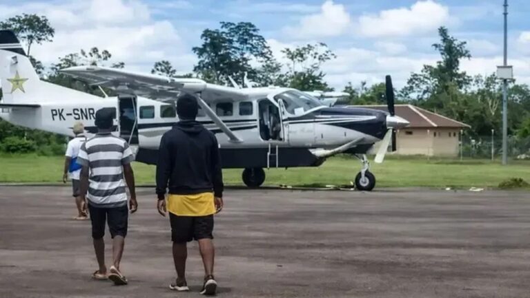 Pesawat Smart Air Ditembak di Papua Selatan, Pintu Terbuka dan Kaca Jendela Pecah