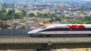 Jadwal Kereta Cepat Whoosh Terdampak Hampir Sebulan Akibat Pemindahan Kabel SUTT