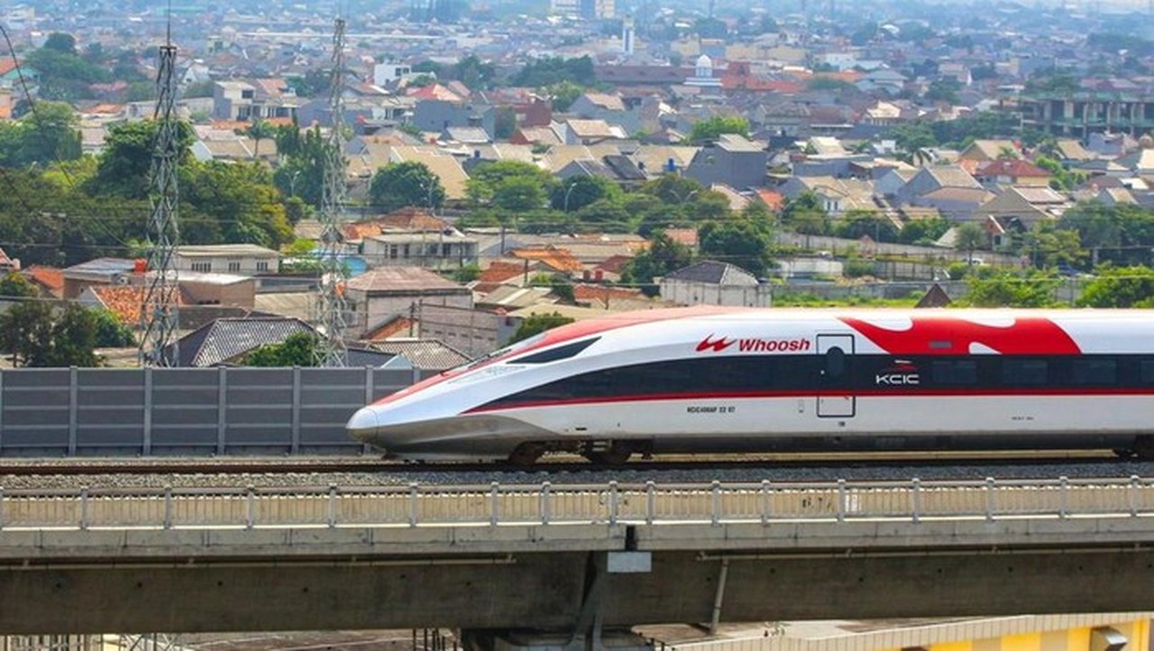 Jadwal Kereta Cepat Whoosh Terdampak Hampir Sebulan Akibat Pemindahan Kabel SUTT